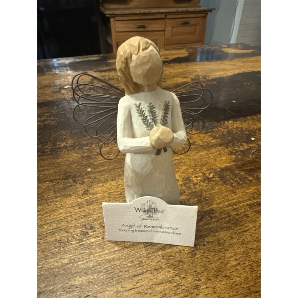 Willow Tree Angel of Remembrance (26060) Susan Lordi 2001